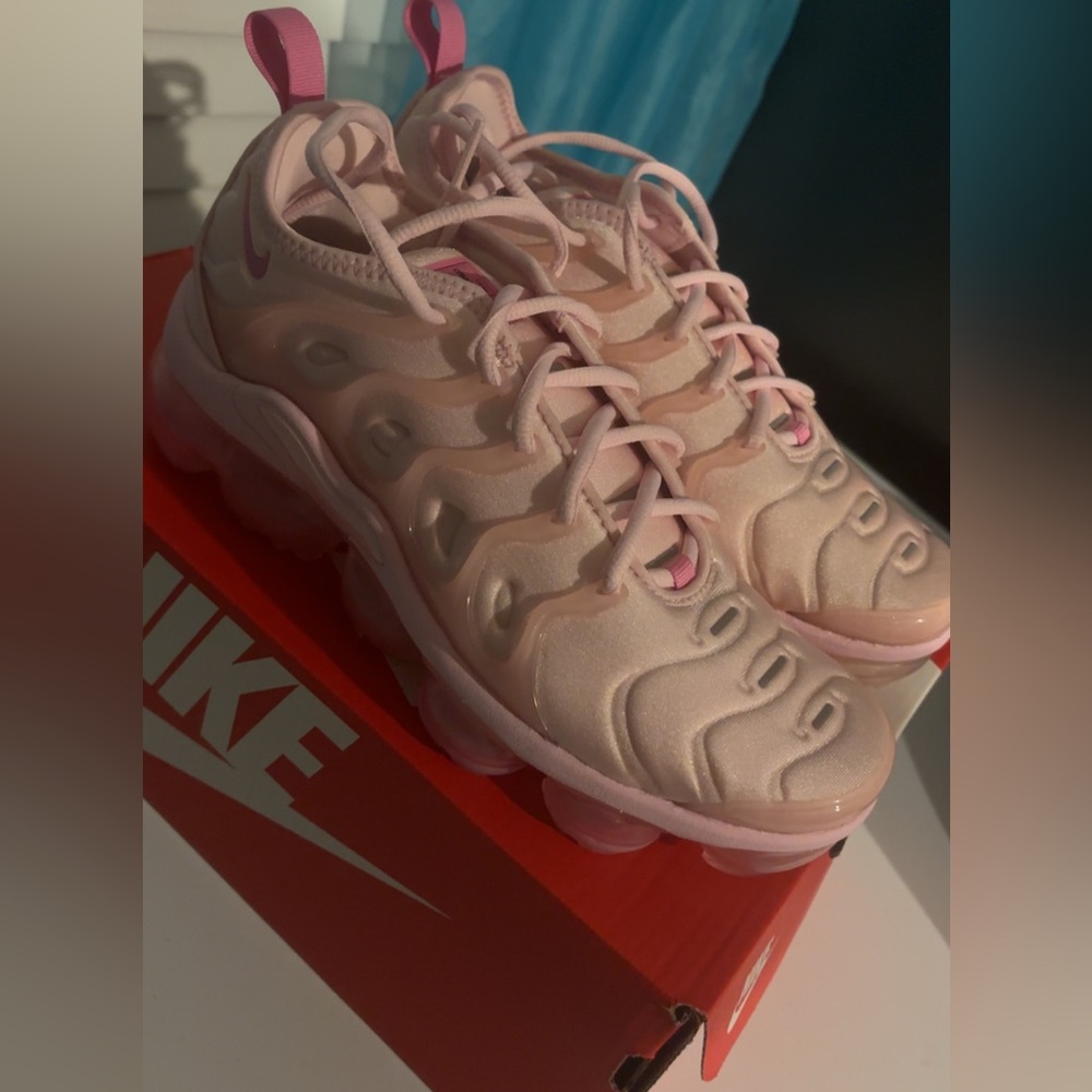 Women’s 7.5 Nike Vapor Max Plus Pink Foam - Picture 4 of 6